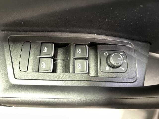 Volkswagen T-Roc Cabrio 1.5 TSI 150pk DSG R-Line · Camera · Apple/Android Car Play · Navigatie · Stoelverwarming · IQ.Light · 18'' Inch ·