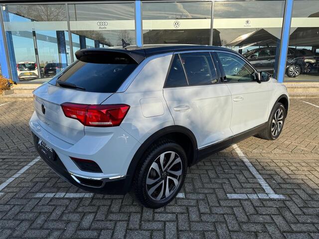 Volkswagen T-Roc 1.5 TSI Active | DSG | Navi | Trekhaak | App Carplay | LMW 17" | Mooi!