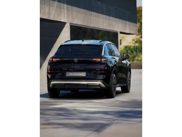 Volkswagen T-Roc Life First Edition | 'App-Connect' draadloze smartphone integratie | Automatische afstandsregeling (Adaptive Cruise Control) | Buitenspiegels elektrisch instel-, verwarm- en inklapbaar