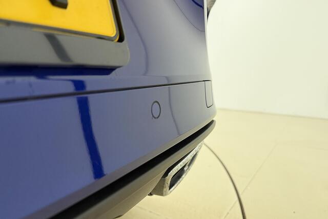 Volkswagen T-Roc 1.5 TSI R-Line 150pk | Automaat | NL Auto | Navigatie | Climate Control | Elektrische Achterklep | Keyless Entry en Start | LED | Camera