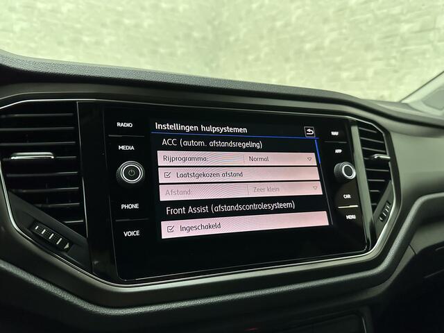 Volkswagen T-Roc 1.5 TSI 150pk DSG | ACC | Origineel NL | BOVAG Garantie | Trekhaak 1500kg | Camera | Lane Assist | Groot Navi | Carplay | Climate Control | Getint Glas | 17'' | Adaptieve Cruise Control | Parkeercamera | Caravantrekker!
