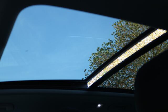 Volkswagen TIGUAN 1.5 TSI ACT Highline Business R Xenon Led Panodak T-haak Bj:2020