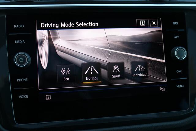 Volkswagen TIGUAN 1.5 TSI ACT Highline Business R Xenon Led Panodak T-haak Bj:2020