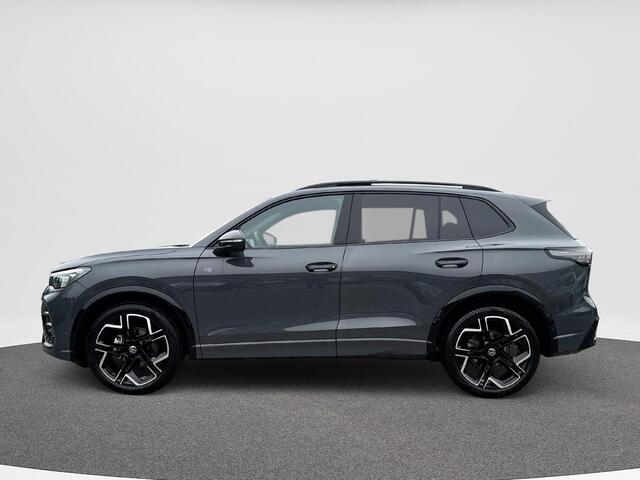 Volkswagen TIGUAN 1.5 TSI 150 pk R-Line | Pano Dak | ERGO | Trekhaak | HUD | Mild Hybrid | Vol! |