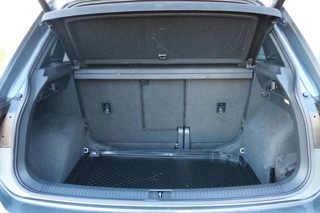 Volkswagen TIGUAN 1.5 TSI Highline R Autom Xenon Black style Virtual cockpit Panodak Navi Camera Bj:2020