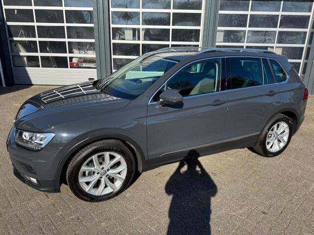 Volkswagen TIGUAN 1.4 TSI CL Bns * trekhaak * apple carplay * All In prijs