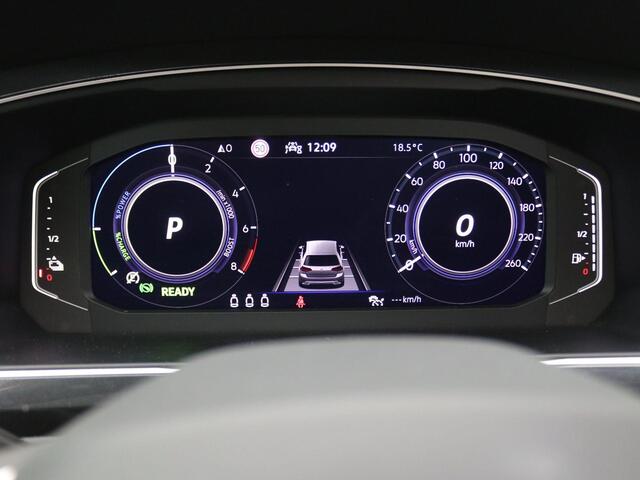 Volkswagen TIGUAN 1.4 TSI eHybrid Elegance 245PK DSG Pano-Schuifdak, Ergo Active, Keyless, Elektr. Achterklep, Adaptieve Cruise, Achteruitrijcamera, Side Assist, 18" LM Velgen