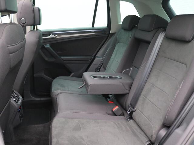 Volkswagen TIGUAN 1.4 TSI eHybrid Elegance 245PK DSG Pano-Schuifdak, Ergo Active, Keyless, Elektr. Achterklep, Adaptieve Cruise, Achteruitrijcamera, Side Assist, 18" LM Velgen