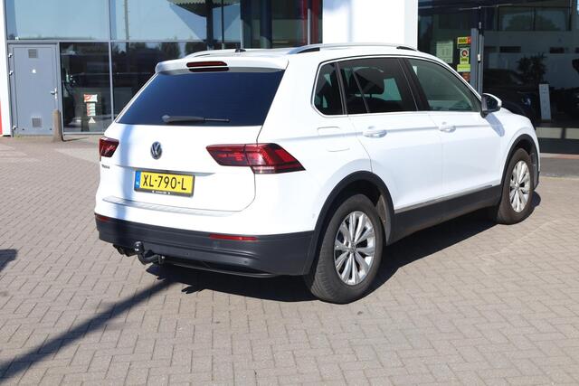 Volkswagen TIGUAN 1.5 TSI Comfortline Business 96KW/130PK, trekhaak, 17 LMV, privacy glas, NL Auto 2e eigenaar door ons nieuw geleverd en onderhouden, elektrische achterklep, achteruitrijcamera, chrome dakrailing + sierlijsten, privacy glas, 3 zone climatronic, navigatie, 