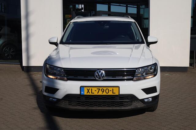 Volkswagen TIGUAN 1.5 TSI Comfortline Business 96KW/130PK, trekhaak, 17 LMV, privacy glas, NL Auto 2e eigenaar door ons nieuw geleverd en onderhouden, elektrische achterklep, achteruitrijcamera, chrome dakrailing + sierlijsten, privacy glas, 3 zone climatronic, navigatie, 