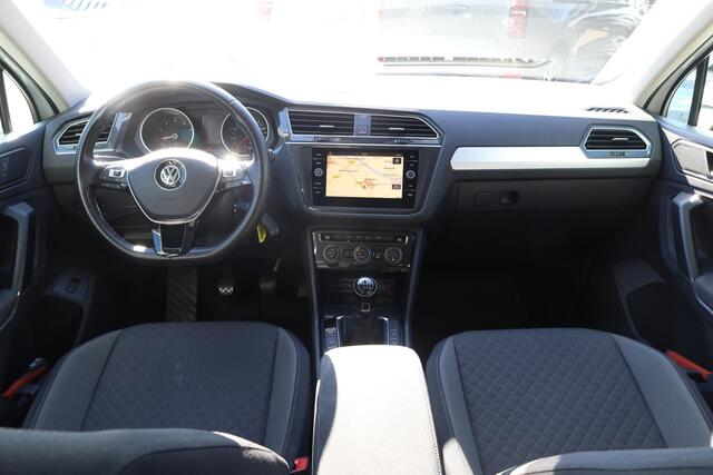 Volkswagen TIGUAN 1.5 TSI Comfortline Business 96KW/130PK, trekhaak, 17 LMV, privacy glas, NL Auto 2e eigenaar door ons nieuw geleverd en onderhouden, elektrische achterklep, achteruitrijcamera, chrome dakrailing + sierlijsten, privacy glas, 3 zone climatronic, navigatie, 