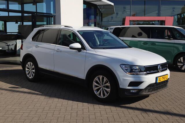 Volkswagen TIGUAN 1.5 TSI Comfortline Business 96KW/130PK, trekhaak, 17 LMV, privacy glas, NL Auto 2e eigenaar door ons nieuw geleverd en onderhouden, elektrische achterklep, achteruitrijcamera, chrome dakrailing + sierlijsten, privacy glas, 3 zone climatronic, navigatie, 