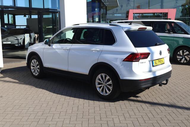 Volkswagen TIGUAN 1.5 TSI Comfortline Business 96KW/130PK, trekhaak, 17 LMV, privacy glas, NL Auto 2e eigenaar door ons nieuw geleverd en onderhouden, elektrische achterklep, achteruitrijcamera, chrome dakrailing + sierlijsten, privacy glas, 3 zone climatronic, navigatie, 