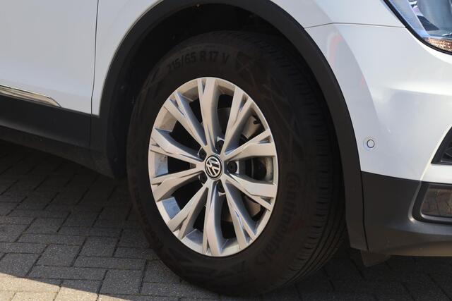 Volkswagen TIGUAN 1.5 TSI Comfortline Business 96KW/130PK, trekhaak, 17 LMV, privacy glas, NL Auto 2e eigenaar door ons nieuw geleverd en onderhouden, elektrische achterklep, achteruitrijcamera, chrome dakrailing + sierlijsten, privacy glas, 3 zone climatronic, navigatie, 