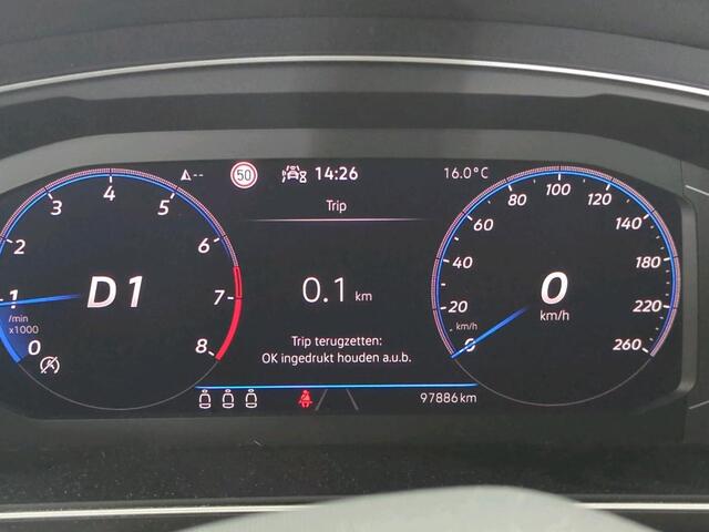 Volkswagen TIGUAN 1.5 TSI R-Line Business+ / IQ Light / Zwenkbare trekhaak / Elect. Achterklep / 20 Inch / Virtual Cockpit
