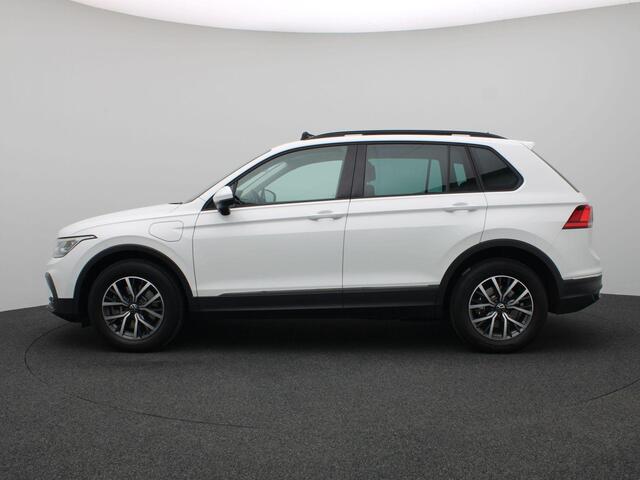 Volkswagen TIGUAN 1.4 TSI Life Business eHybrid 245PK DSG Full led, trekhaak, adaptive cruise, stuur-stoelverwarming, schuif-kanteldak, navigatie, 17" lichtmetaal
