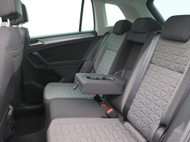 Volkswagen TIGUAN 1.4 TSI Life Business eHybrid 245PK DSG Full led, trekhaak, adaptive cruise, stuur-stoelverwarming, schuif-kanteldak, navigatie, 17" lichtmetaal