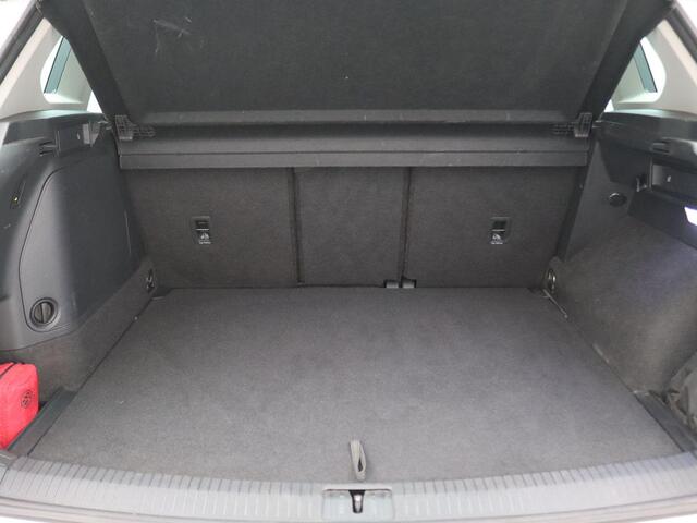 Volkswagen TIGUAN 1.4 TSI Life Business eHybrid 245PK DSG Full led, trekhaak, adaptive cruise, stuur-stoelverwarming, schuif-kanteldak, navigatie, 17" lichtmetaal