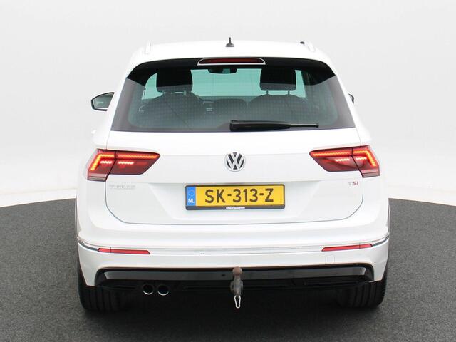 Volkswagen TIGUAN 1.4 TSi 150 Pk Automaat R-Line | Adaptive Cruise | CarPlay | Navigatie | Bluetooth | Parkeersensoren | Trekhaak | 19 Inch | 104.712 Km!!