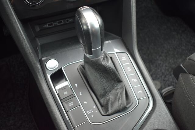 Volkswagen TIGUAN Allspace 1.5 TSi Automaat Highline R-Line LED | Panoramadak | Carplay | Camera | Trekhaak | Virtual | 19 Inch LMV