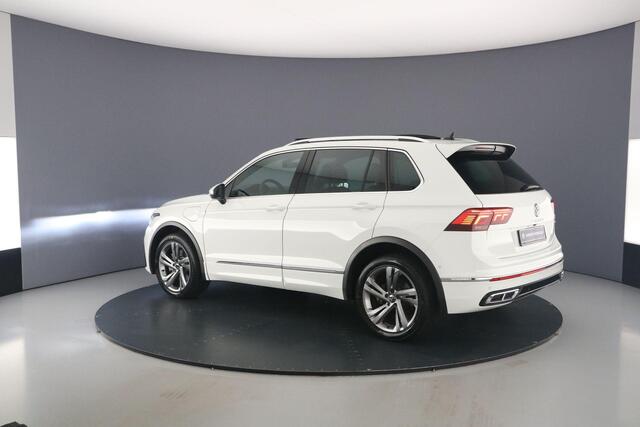Volkswagen TIGUAN R-Line Business 1.4 TSI eHybrid 245pk DSG Automaat Panoramadak, LED matrix koplampen, Adaptive cruise control, Achteruitrijcamera, Elektrische achterklep, Navigatie