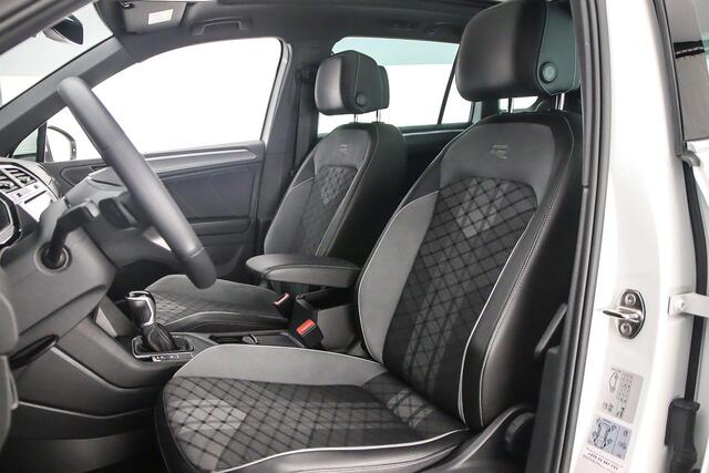 Volkswagen TIGUAN R-Line Business 1.4 TSI eHybrid 245pk DSG Automaat Panoramadak, LED matrix koplampen, Adaptive cruise control, Achteruitrijcamera, Elektrische achterklep, Navigatie