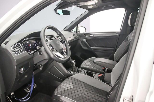 Volkswagen TIGUAN R-Line Business 1.4 TSI eHybrid 245pk DSG Automaat Panoramadak, LED matrix koplampen, Adaptive cruise control, Achteruitrijcamera, Elektrische achterklep, Navigatie