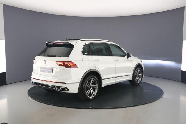 Volkswagen TIGUAN R-Line Business 1.4 TSI eHybrid 245pk DSG Automaat Panoramadak, LED matrix koplampen, Adaptive cruise control, Achteruitrijcamera, Elektrische achterklep, Navigatie