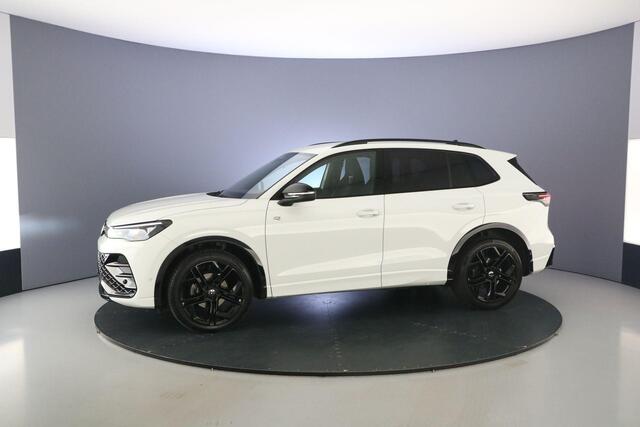 Volkswagen TIGUAN R-Line Edition 1.5 eTSI 150pk DSG Automaat Black style, Adaptive cruise control, Elektrische achterklep, Achteruitrijcamera, LED koplampen, Stuurwiel verwarmd