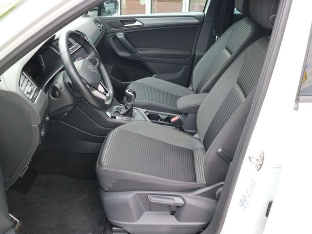 Volkswagen TIGUAN 1.4 TSI eHybrid ACC Trekhaak Matrix LED Head-Up Camera 19 Inch Stoelverwarming