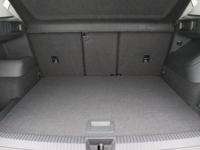 Volkswagen TIGUAN 1.5 eTSI Life Edition 150PK DSG Matrix-LED Verlichting, Navi, Keyless, Side Assist, Elektr. Achterklep, Alarm, Adaptieve Cruise Controle, Stoel-Stuurverwarming, Side Assist, Keyless, 17" LM Velgen