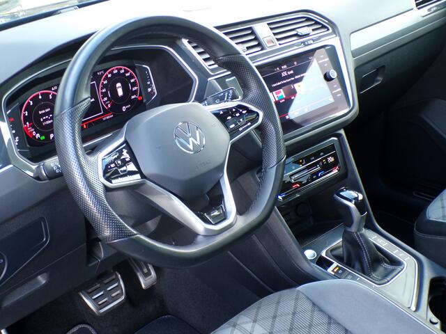 Volkswagen TIGUAN 1.5 TSI R-Line Business+, Automaat / Schuifdak / Carplay + Android Auto / Virtual Cockpit / Camera / 19' Velgen