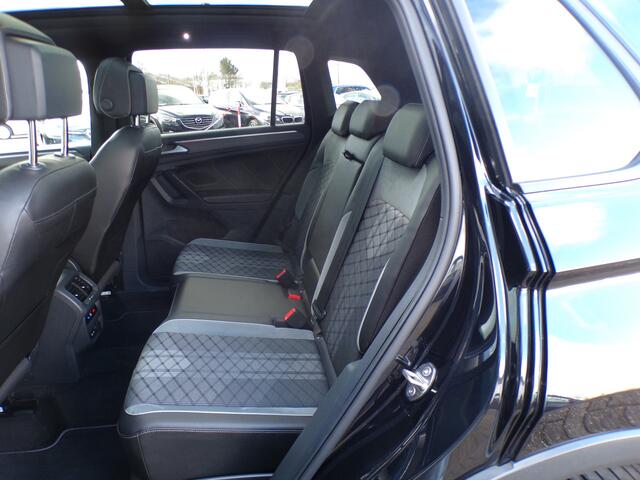 Volkswagen TIGUAN 1.5 TSI R-Line Business+, Automaat / Schuifdak / Carplay + Android Auto / Virtual Cockpit / Camera / 19' Velgen