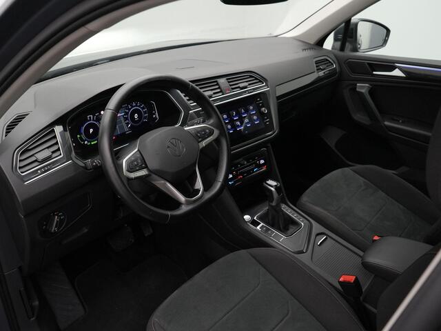 Volkswagen TIGUAN 1.4 TSI 245 pk DSG eHybrid Elegance | Panoramadak | Achteruitrijcamera | Navigatie | Alcantara | Keyless Entry