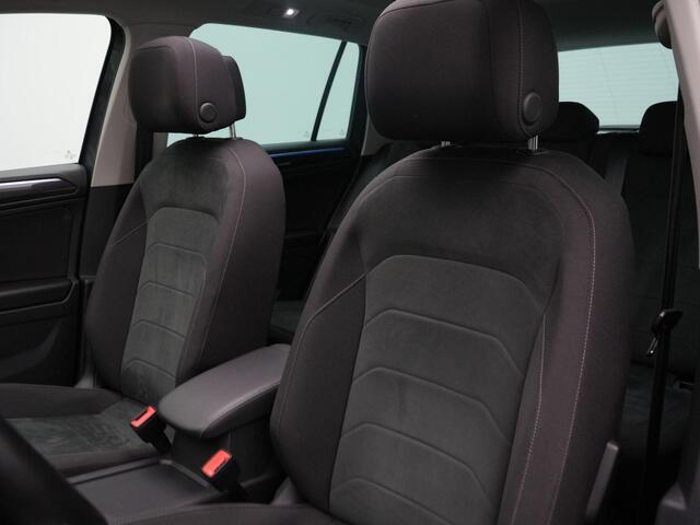 Volkswagen TIGUAN 1.4 TSI 245 pk DSG eHybrid Elegance | Panoramadak | Achteruitrijcamera | Navigatie | Alcantara | Keyless Entry