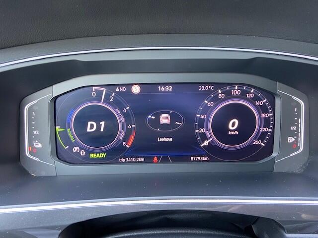 Volkswagen TIGUAN 1.4 TSI eHybrid R-Line Business+ / Panoramadak / 19" LMV / IQ LED Matrix / Navi / Camera / Keyless / Alarm / Stuur en Stoelverwarming / Dode Hoek