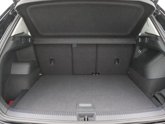 Volkswagen TIGUAN 1.5 eTSI Elegance 150pk Trekhaak, Matrix-Led, 18" Napoli, Navigatie, Adaptive Cruise Control, Elek. achterklep, Art Velours, Geluidsisolerende ramen