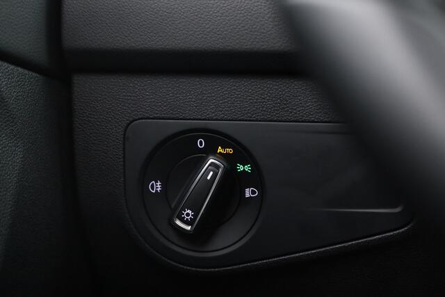 Volkswagen TIGUAN 1.5 TSI R-Line DSG | Pano | Elek. Trekhaak | Camera | Stoel- Stuurverw. | Keyless | Navi