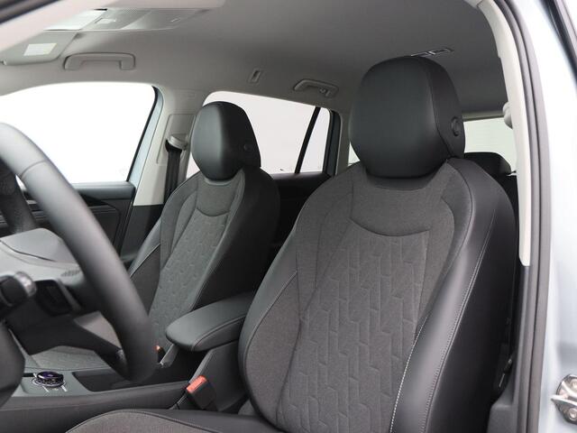 Volkswagen TIGUAN 1.5 eHybrid 204 Pk Automaat Life Edition | Full LED | Trekhaak | Navigatie | Winterpakket | Camera | Adaptive Cruise | 3.691 Km!!