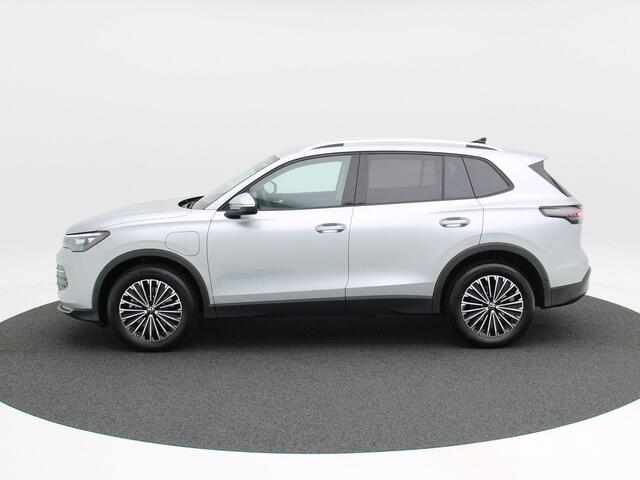 Volkswagen TIGUAN 1.5 eHybrid 204 Pk Automaat Life Edition | Full LED | Trekhaak | Navigatie | Winterpakket | Camera | Adaptive Cruise | 3.691 Km!!