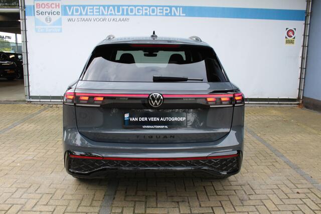 Volkswagen TIGUAN 1.5 eHybrid R-Line Edition Black Style | Head-Up Display | Panoramdak | 360 Camera | 272 PK | Massage Stoelen | IQ.Lights | Elektrische Kofferklep | Stoel/Stuur Verwarming | Draadloze Telefoonlader | Virtual Cockpit | Adaptive Cruise | Naviagtie | Zweerve