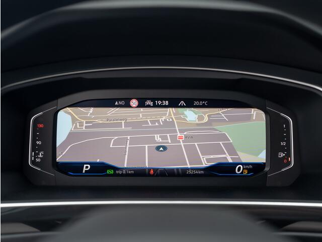 Volkswagen TIGUAN 1.5 TSI R-Line Business | Panodak | Headup | Camera | Prijs Rijklaar!!