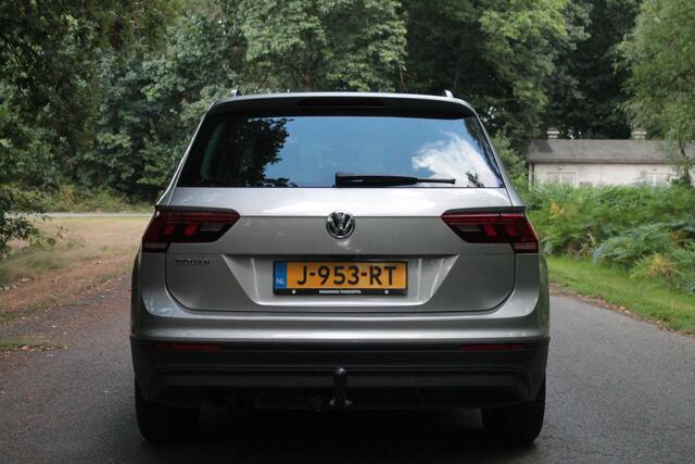 Volkswagen TIGUAN 1.5 TSI ACT Comfortline Business | Trekhaak | Camera | ACC