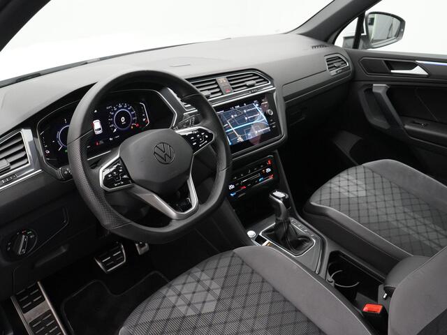Volkswagen TIGUAN 1.4 TSI eHybrid 245 pk DSG R-Line Business | Panoramadak | IQ Light | Standkachel | Stoel-/stuurverwarming | Achteruitrijcamera | 19 inch