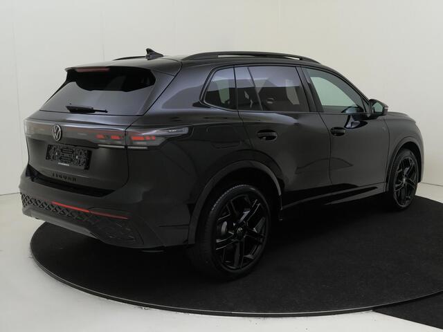 Volkswagen TIGUAN R-Line Edition - eHybrid | 'App-Connect' draadloze smartphone integratie | Automatische afstandsregeling (Adaptive Cruise Control) | Black Style Pakket