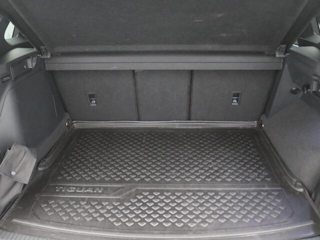 Volkswagen TIGUAN 1.4 TSI eHybrid R-Line Business Trekhaak, LED-Matrix, Elek. achterklep, 20" Suzuka velgen, Navigatiesysteem, Black Style, Winterpakket