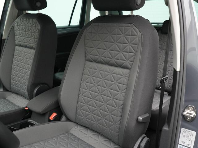 Volkswagen TIGUAN 1.5 TSI 131 pk Life | LED koplampen | Trekhaak | Achteruitrijcamera | Carplay | Keyless | 17 inch lichtmetalen