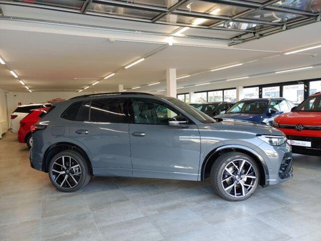 Volkswagen TIGUAN 1.5eTSI R-LINE PANO-DAK/TREKHAAK/HUD/CAMERA/E-KLEP