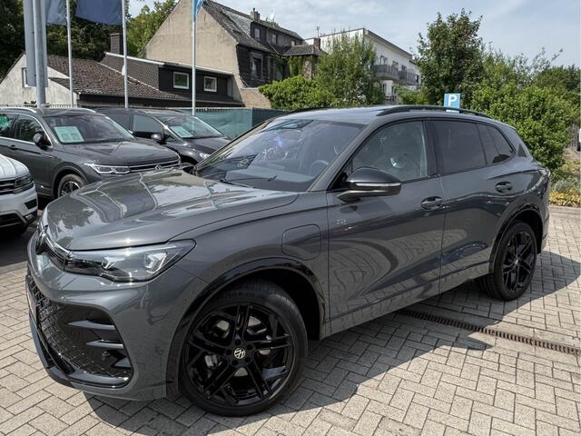 Volkswagen TIGUAN 272pk 1.5 eHybrid R-Line Edition Delphin! Pano 20-Inch Keyless E-Trekh Uitlaatsound VOL!