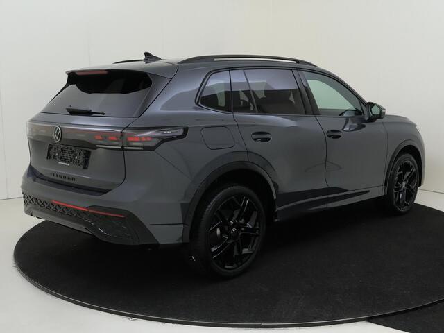 Volkswagen TIGUAN R-Line Edition - eHybrid | 'App-Connect' draadloze smartphone integratie | Automatische afstandsregeling (Adaptive Cruise Control) | Black Style Pakket